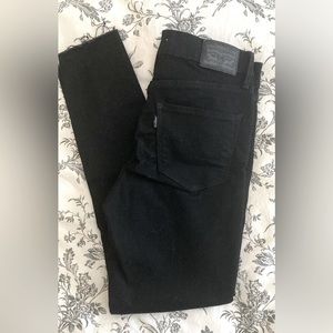 LEVI’S NWOT women’s high rise skinny jeans 720 SIZE 28 Black